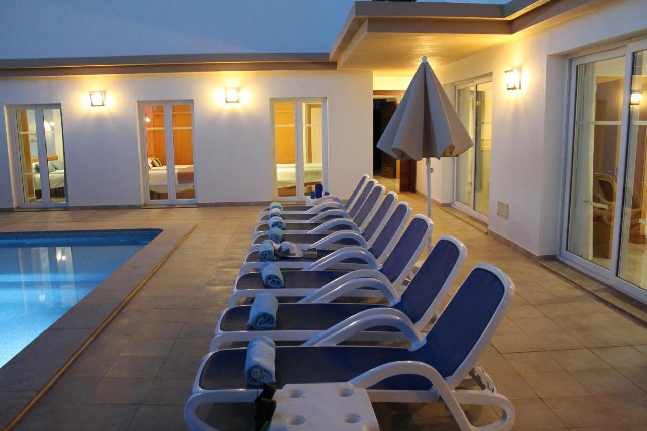 Villa Betty Cala'N Blanes  Eksteriør billede